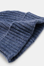 Close-up side view of the Fedeli Cashmere Beanie Grey Blue Mélange showing its rib knit, medium-fine texture, and variable cuff in soft pure cashmere.
