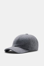 Fedeli Cashmere Baseball-Cap grau meliert aus reinem Cashmere mit weichem Griff, Six-Panel-Design, leicht gebogenem Schirm, elastischem Einsatz, seitliche Perspektive.