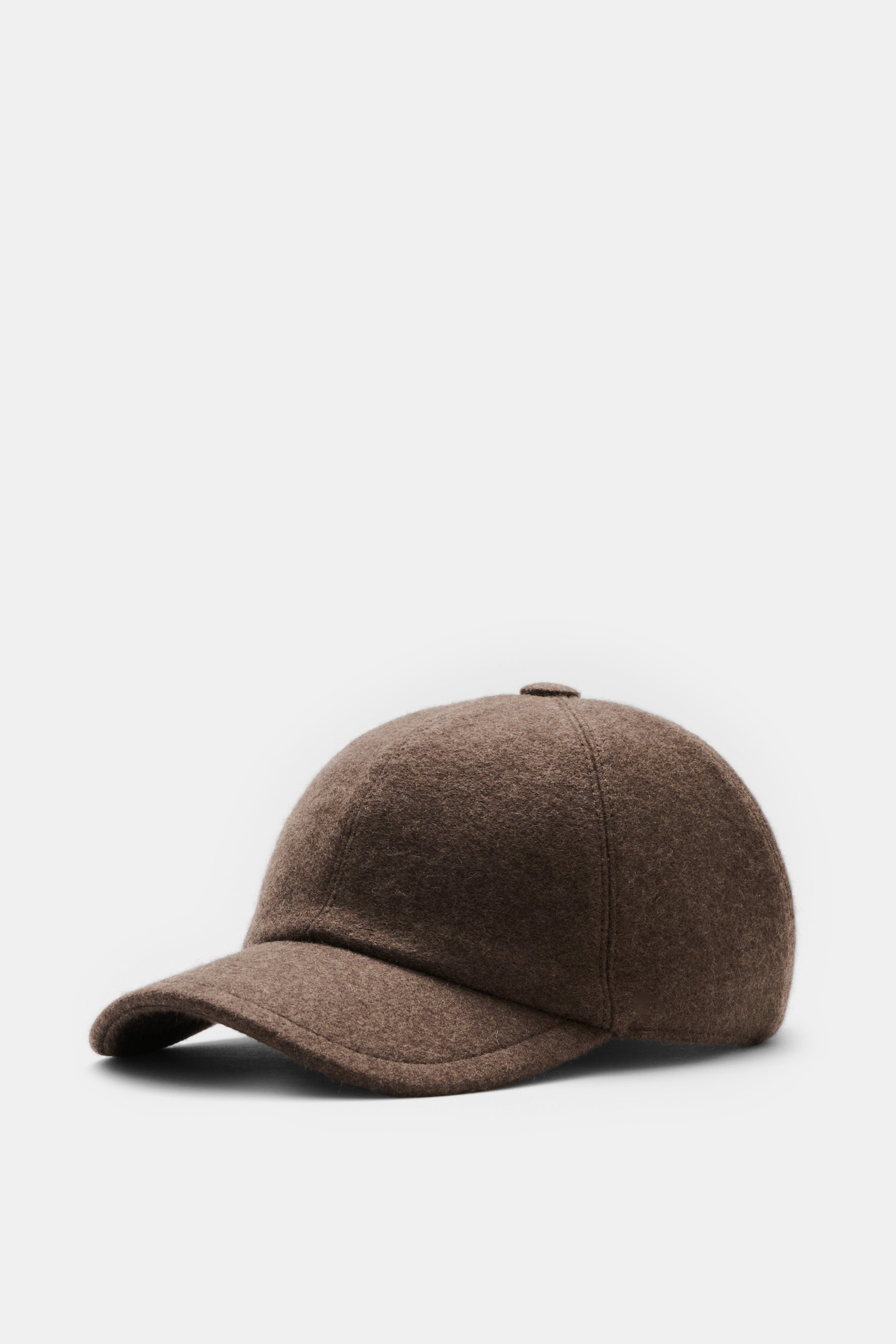 Fedeli Cashmere Baseball Cap grey-brown melange shown from front-left angle, pure cashmere, soft feel, six-panel design, slightly curved brim, elastic insert for urban winter looks.