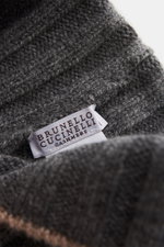 Close-up top-down view of Brunello Cucinelli Cashmere beanie dark grey melange showing soft, pure cashmere fabric with rib knit and decorative turn-up, highlighting luxurious, casual warmth and highest wearing comfort.