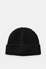 Iris von Arnim Cashmere beanie "Carlos" black shown from a top-down view, featuring pure cashmere knit, very soft touch, modern half-brioche knit, wide turn-up.