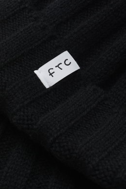 Close-up front perspective of the FTC Cashmere beanie black showing the white FTC woven label on its rib knit, medium-fine brioche pattern, and pure cashmere texture.

Description:
<p>Luxurious winter accessory: This rib knit beanie in the finest Fair Tra