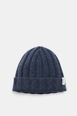 Top-front view of the FTC Cashmere Beanie grey blue, a luxurious winter accessory in pure cashmere with ribbed knit pattern, medium-fine texture, soft feel, and narrow cuff featuring an FTC woven label.