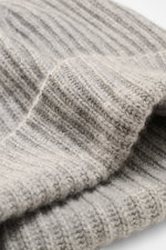 Close-up front-angle view of Moorer Cashmere Beanie 'Davis-BC' grey marl showing pure cashmere, very soft touch, rib pattern, and coarse knit texture.