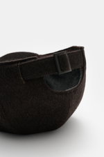 Close-up rear view of the Moorer Cashmere Baseball Cap 'Robinson' dark brown melange showing adjustable closure, pure cashmere, soft touch, classic six-panel design, and soft lining fabric.