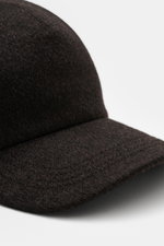 Moorer Cashmere Baseball Cap 'Robinson' dark brown melange shown close-up from front left, featuring pure cashmere, soft touch, classic six-panel design, soft lining fabric, adjustable closure.