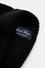 MC2 Saint Barth Cashmere Mütze 'Wengen' schwarz aus reinem Cashmere, weicher Griff, Rippstrick mit Label-Stitching, Detailaufnahme von oben.