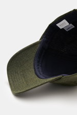 Innenansicht der 04651/ A trip in a bag Baseball-Cap 'Flannel' dark olive, Flanell aus Wolle, Microfaser, materialtypischer Griff, Six-Panel-Design, verstellbarer Verschluss.