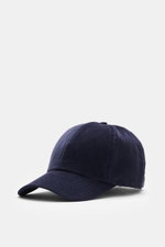 04651/ A trip in a bag Cord Baseball-Cap navy, dunkelblaue Cap aus elastischer Baumwolle mit materialtypischem Griff, Six-Panel-Design, verstellbar, Frontperspektive.