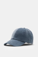 04651/ A trip in a bag Cord Baseball-Cap rauchblau, seitliche Nahaufnahme, Cord aus elastischer Baumwolle, Six-Panel-Design, verstellbarer Verschluss, materialtypischer Griff