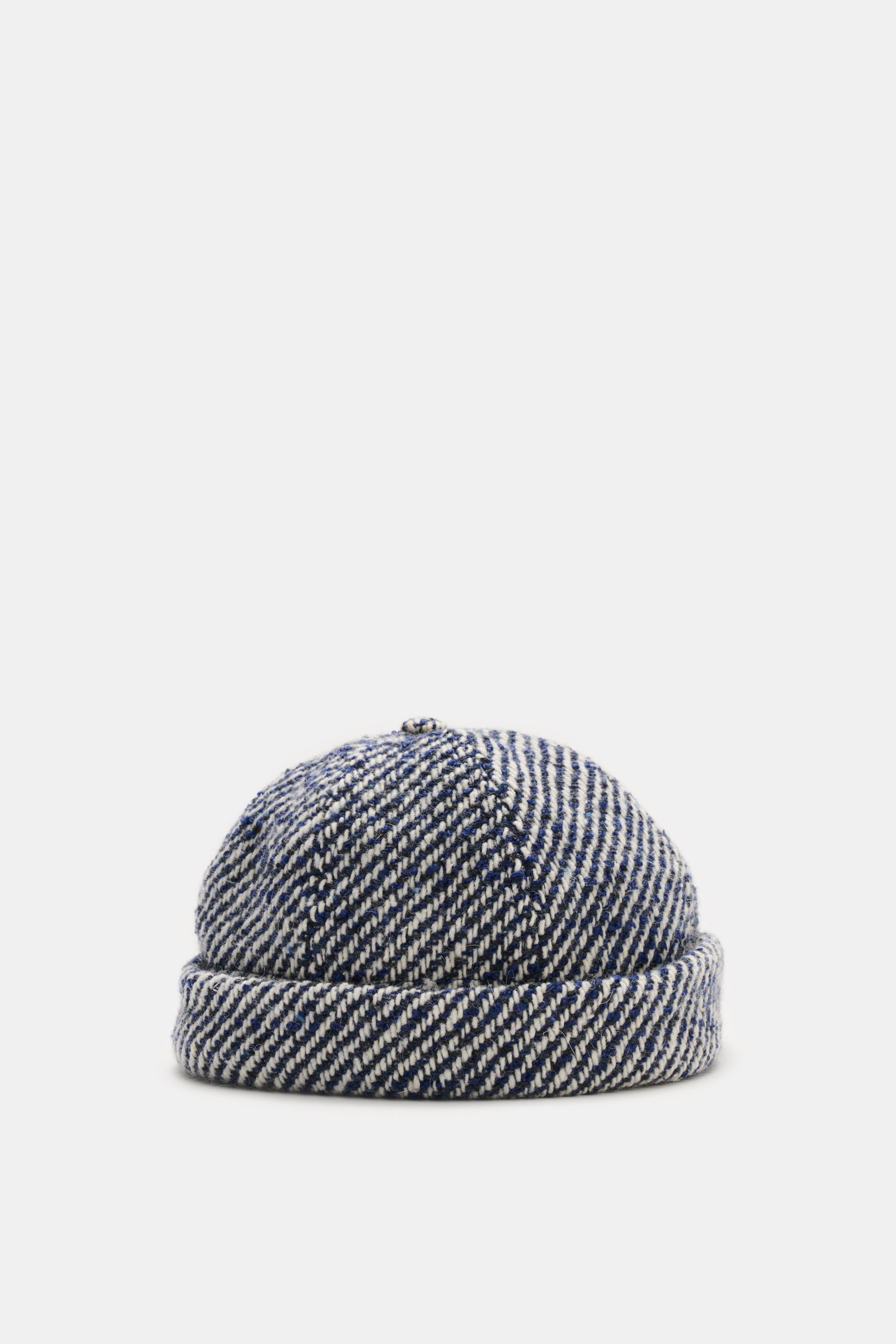 04651/ A trip in a bag Sailor Cap 'Fancy Twill' navy/offwhite melange shown from front, classic six-panel design, mix of wool and microfiber, typical material feel, adjustable closure.