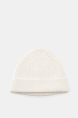 Front view of 04651/ A trip in a bag Wool Hat 'Foggy' offwhite showing narrow cuff, medium coarse patent knit pattern, pure virgin wool, soft touch.