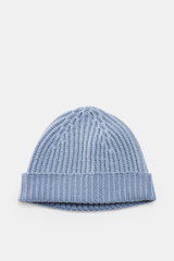 Top-down view of a light blue knitted wool hat, 04651/ A trip in a bag Wool Hat 'Foggy' Grey-Brown, made of pure virgin wool, patent knit, soft touch, medium coarse knit pattern, narrow cuff.
