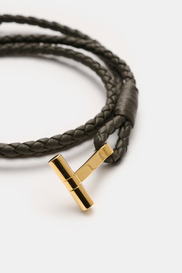 Tom Ford Armband dunkelbraun/gold aus geflochtenem Glattleder mit goldfarbenem T-Verschluss, Schleifenverschluss, Detailfoto seitlich.