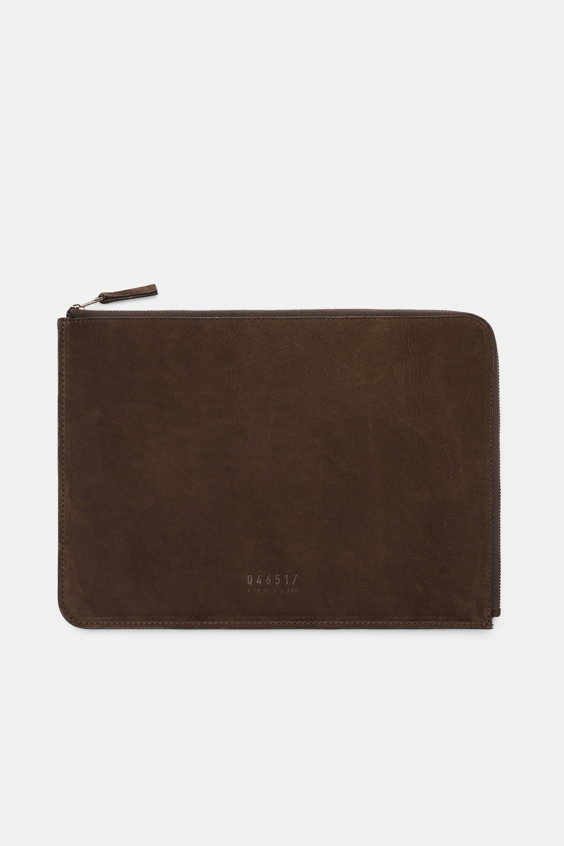 Top-down view of the 04651/ A trip in a bag Laptop Sleeve dark brown in noble nubuck leather with smooth grip, front embossing, zipper, and textile lining, approx. 24x35x2 cm, offering effective protection for a 14" laptop.