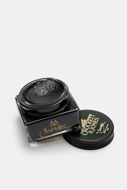 Crockett & Jones Schuhcreme schwarz 75 ml, geöffnetes Glas mit schwarzer Creme, seitliche Vogelperspektive, pflegt und schützt Glattleder.