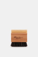 Santoni Polierbürste mit handlichem Holzgriff, SANTONI-Gravur, Rosshaarborsten und Gummiseite, frontale Nahaufnahme, Made in Italy.