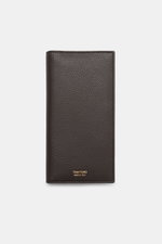 Tom Ford Portemonnaie dunkelbraun aus genarbtem Kalbleder, frontale Nahaufnahme, goldfarbene Prägung, Maße ca. 9,5x18x2 cm, vier Steckfächer, Zipper-Fach, 6 Kartenfächer.