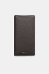 Tom Ford Portemonnaie dunkelbraun aus genarbtem Kalbleder, frontale Nahaufnahme, goldfarbene Prägung, Maße ca. 9,5x18x2 cm, vier Steckfächer, Zipper-Fach, 6 Kartenfächer.