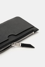 Close-up angled view of Ami Paris Kartenetui schwarz, a black fine-grain calf leather cardholder with a front logo, zippered middle compartment, five card slots, and a large back pocket, measuring approx. 14x8 cm.  
Description:  
<p>Stilvolles Accessoire