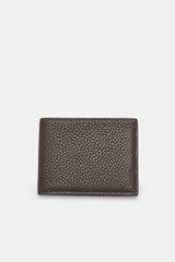 The Row Portemonnaie "Classic Wallet" dunkelbraun aus fein genarbtem Leder, frontal fotografiert, geprägt, mit sechs Kartenfächern, Banknotenfach, ca. 11x8,5 cm.