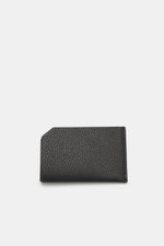 The Row Kartenetui 'CC Wallet' schwarz aus fein genarbtem Leder, seitlich fotografiert, zwei Steckfächer, geprägtes Logo, ca. 10x6,5 cm.