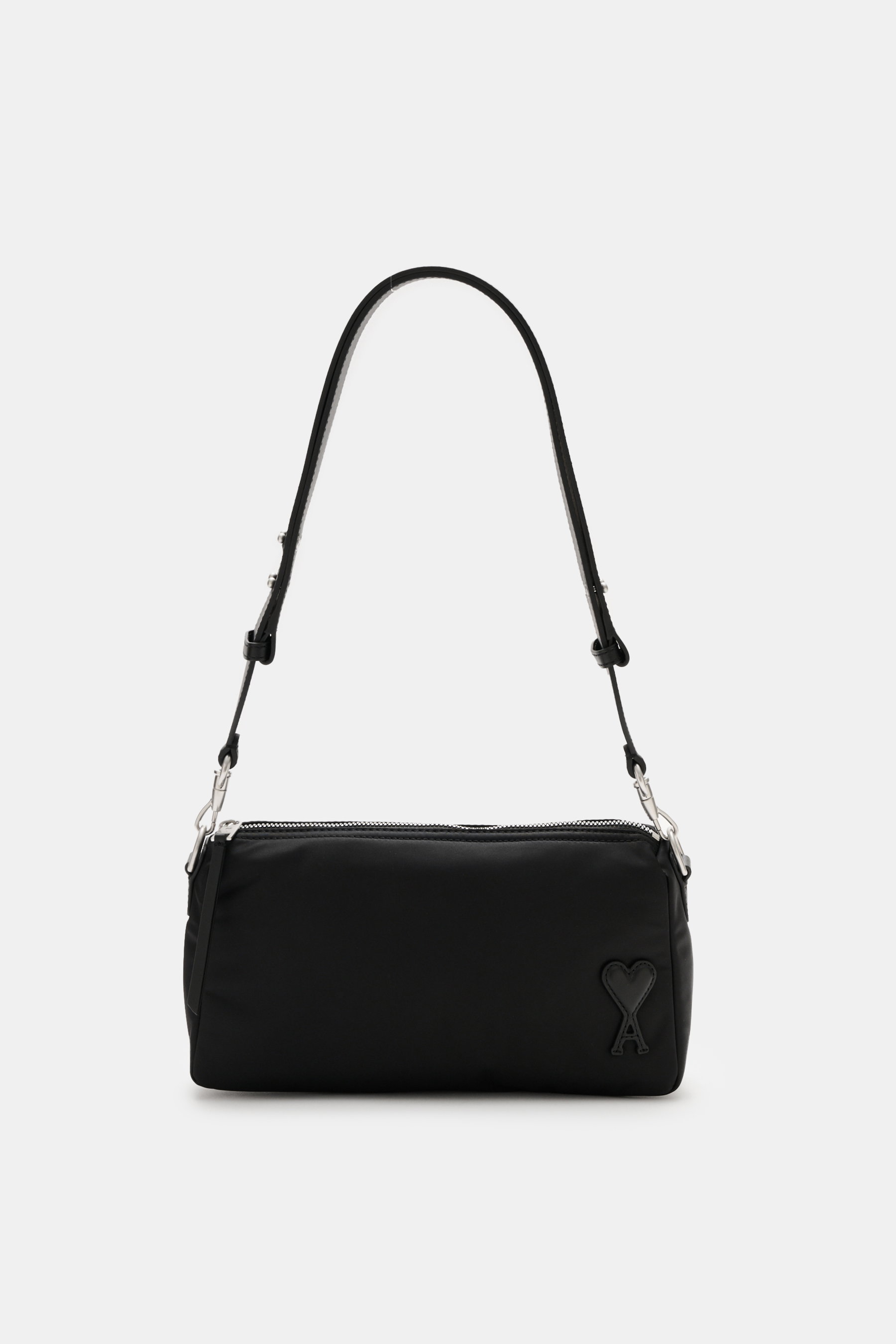 Ami Paris Schultertasche 'Marcel' schwarz aus glänzender Microfaser mit Leder-Details, Herz-Applikation, Reißverschluss, frontal und von vorne fotografiert.