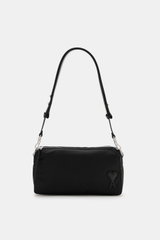 Ami Paris Schultertasche 'Marcel' schwarz aus glänzender Microfaser mit Leder-Details, Herz-Applikation, Reißverschluss, frontal und von vorne fotografiert.