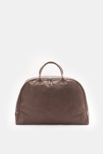 04651/ A trip in a bag Weekender '356 Bag Nubuck' dunkelbraun aus edlem Nubukleder, Frontansicht mit Griffen, Reißverschluss und Prägung.