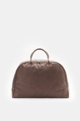04651/ A trip in a bag Weekender '356 Bag Nubuck' dunkelbraun aus edlem Nubukleder, Frontansicht mit Griffen, Reißverschluss und Prägung.