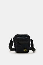 Front view of the Stone Island Crossbody Bag 'Marsupio Tracolla' schwarz in black cotton poplin with aluminum membrane, featuring adjustable strap, multiple compartments, and iconic compass patch.

<p>Praktisch und stylish zugleich: Die Crossbody Bag 'Mar