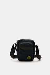 Front view of the Stone Island Crossbody Bag 'Marsupio Tracolla' schwarz in black cotton poplin with aluminum membrane, featuring adjustable strap, multiple compartments, and iconic compass patch.

<p>Praktisch und stylish zugleich: Die Crossbody Bag 'Mar