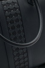 Close-up front view of the Serapian Weekender navy, showcasing the handwoven 'Mosaico' cashmere leather pattern, robust handle, and fine stitching.

<p>Luxuriös ausgestattet für Business- und Freizeitreisen: Gefertigt aus dem edlen Cashmere-Leder mit den 