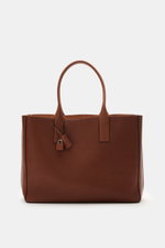 Tom Ford Shopper rotbraun aus genarbtem Kalbleder, frontale Nahaufnahme mit silberner Hardware, Tragegriffen, Logoprägung und Schlüssel-Schloss.