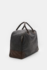 04651/ A trip in a bag Weekender '356-Bag Tweed' dunkelgrau/dunkelbraun kariert, textile Tasche mit Ledergriffen, brünierter Hardware, seitliche Perspektive.