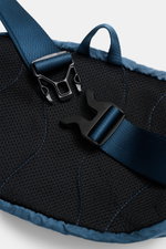 Close-up of the back and adjustable strap buckle of the C.P. Company Belt bag grey blue, photographed from above, showing padded mesh back and robust loop.

Description: Always with you on excursions and in the city is the compact, garment-dyed belt bag m