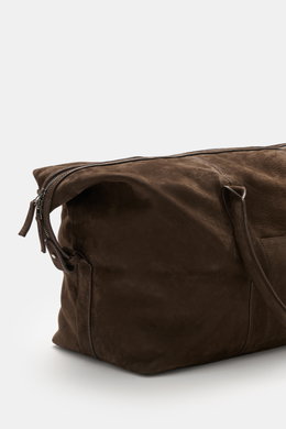 Close-up side view of the 04651/ A trip in a bag Weekender '3 Day Bag' dark brown made of soft nubuck leather with silver-colored hardware, robust carrying handles, two-way zipper, 04651/- embossing on the front, small address compartment, spacious main c