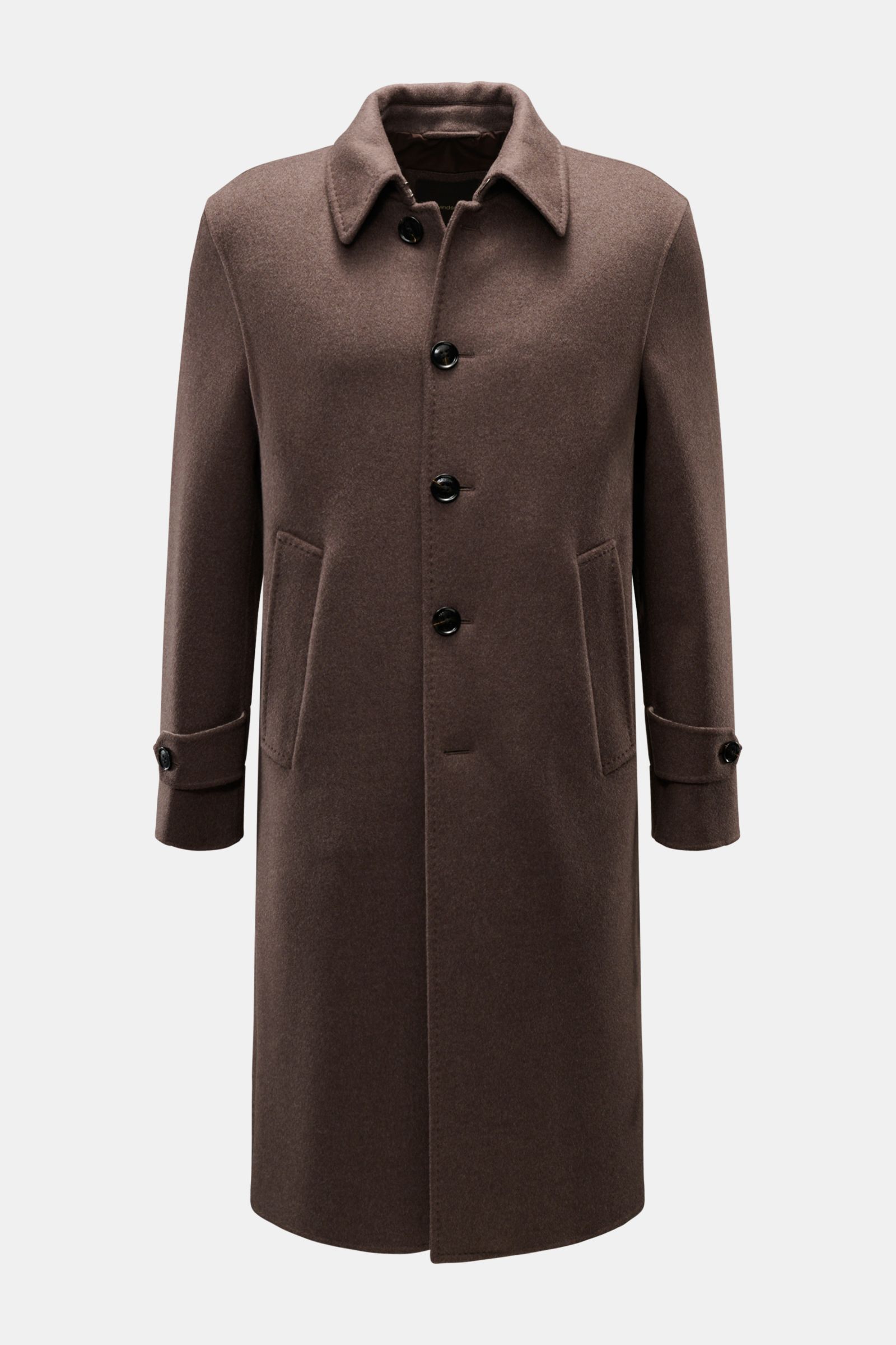 Front view of the Windsor Mantel 'Centro' navy, a slim fit coat with a mix of wool, microfiber, and cashmere, very soft touch, three-button closure, notch collar, classic chest pocket, slanted welt pockets, kissing buttons on cuffs, center back vent, half