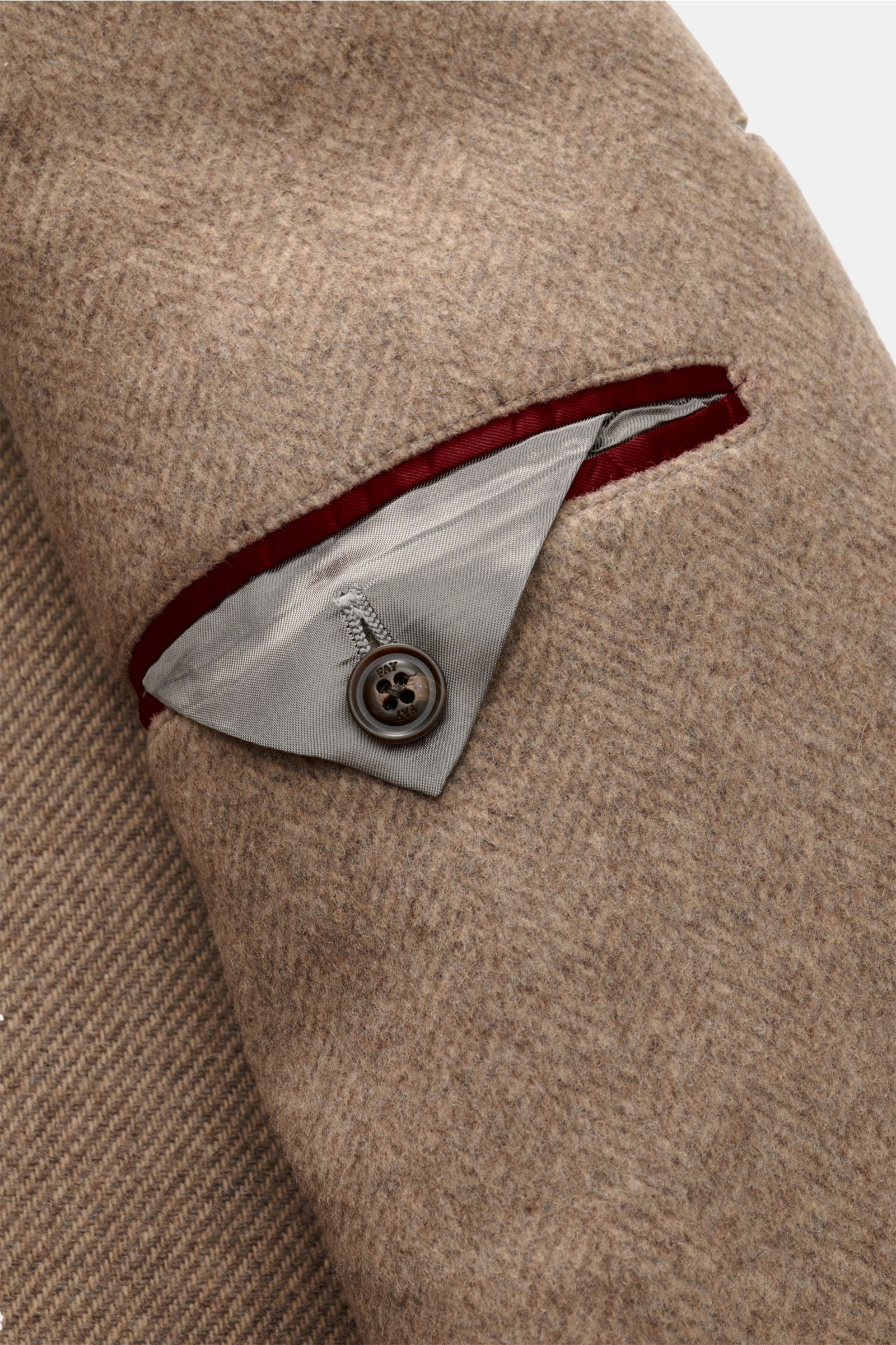 Close-up of the Fay Mantel beige meliert sleeve pocket, showing the wool-microfiber mix fabric and button detail from a side angle. Flexibler Klassiker für Job und Alltag: Dieser Unconstructed-Mantel von FAY überzeugt mit seiner Qualität aus einem Woll-Mi