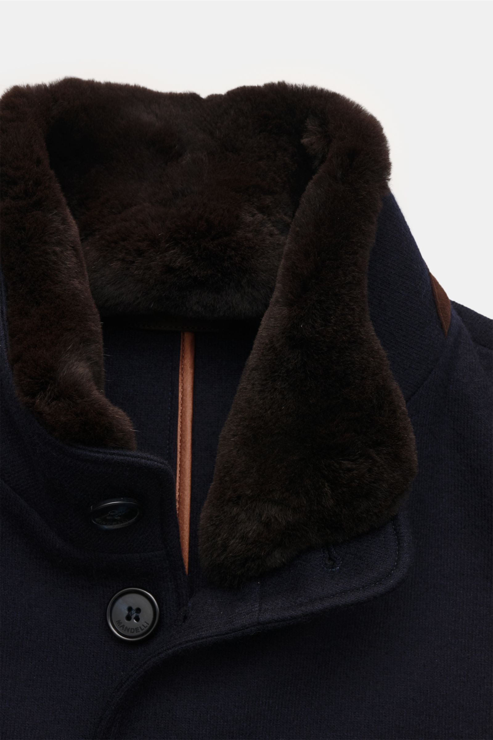 Mandelli Jersey-Mantel navy, Nahaufnahme von oben, abnehmbarer Nerzkragen, Cashmere-Jersey, Ziegenlederdetails, Slim Fit, elegante Knopfleiste.