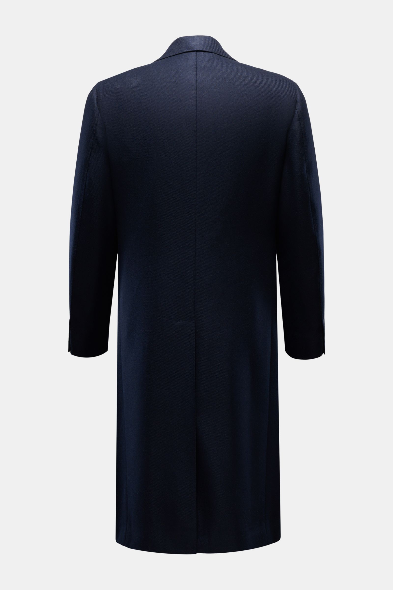 Rückansicht des Cesare Attolini Cashmere Mantel navy aus reinem Cashmere, Slim Fit, mit Rückenmittelschlitz und unfertigen Ärmelabschlüssen.
