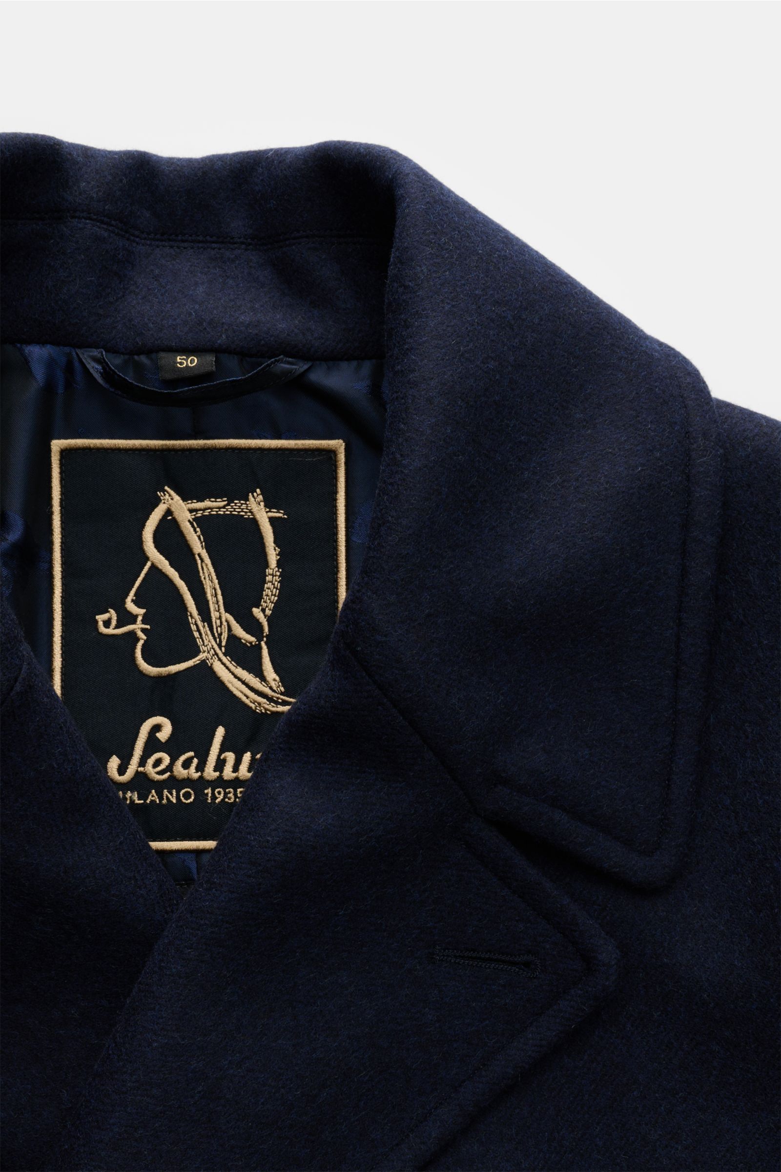 Close-up front view of the Sealup Caban-Kurzmantel dark navy showing its wide lapel, soft pure wool fabric, and inner label. This short coat by SEALUP features soft material quality from pure wool with light padding, slim fit, double-breasted three-button