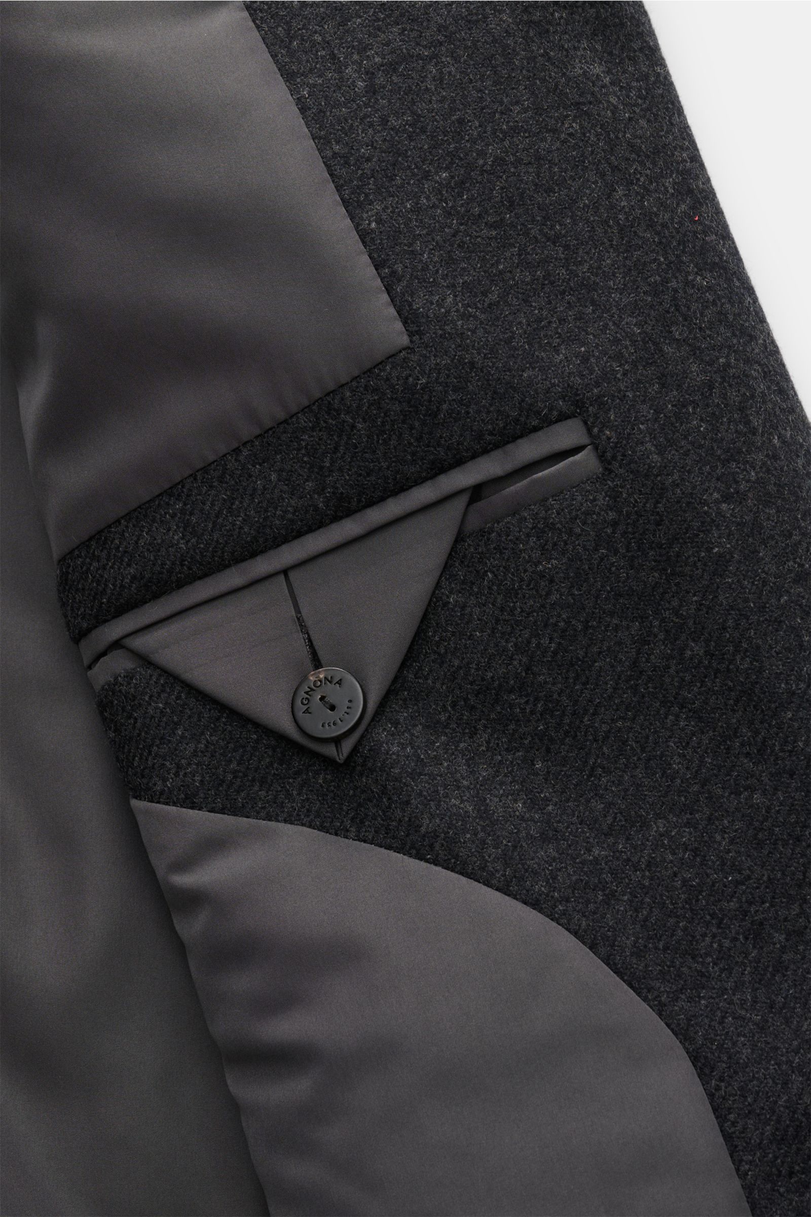Close-up view of the inside pocket and lining details of the Agnona Cashmere Mantel anthrazit, showing fabric texture and button.