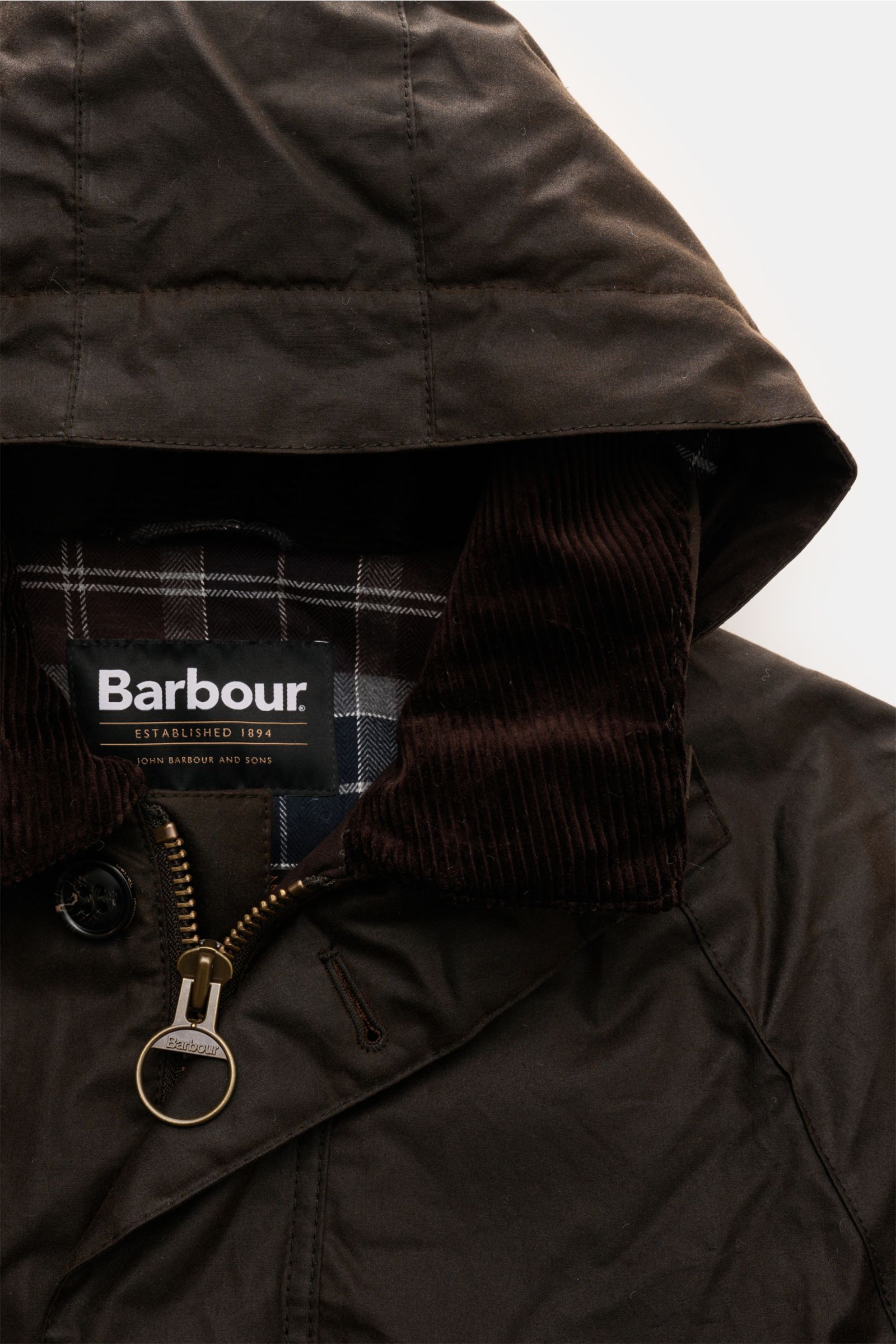 Barbour Wachsparka 'Beaudale' khaki von oben fotografiert, zeigt wasserabweisende, gewachste Baumwolle, Stehkragen mit Cordbesatz und Innenfutter.