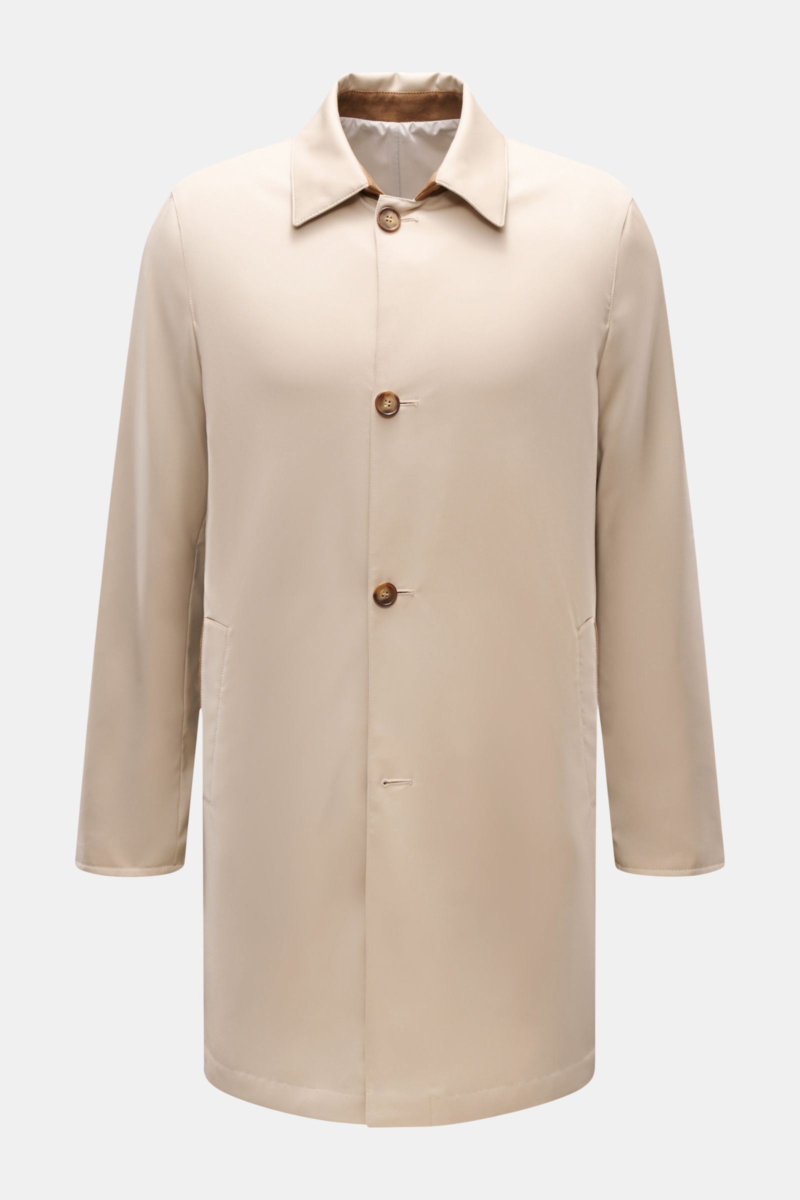 Mandelli Wende-Kurzmantel sand, frontal fotografiert, Slim Fit aus reiner Wolle, weicher Griff, Umlegekragen, Vier-Knopf-Leiste, paspelierte Fronttaschen, Rückenmittelschlitz, geschmeidiger Futterstoff, wendbar.