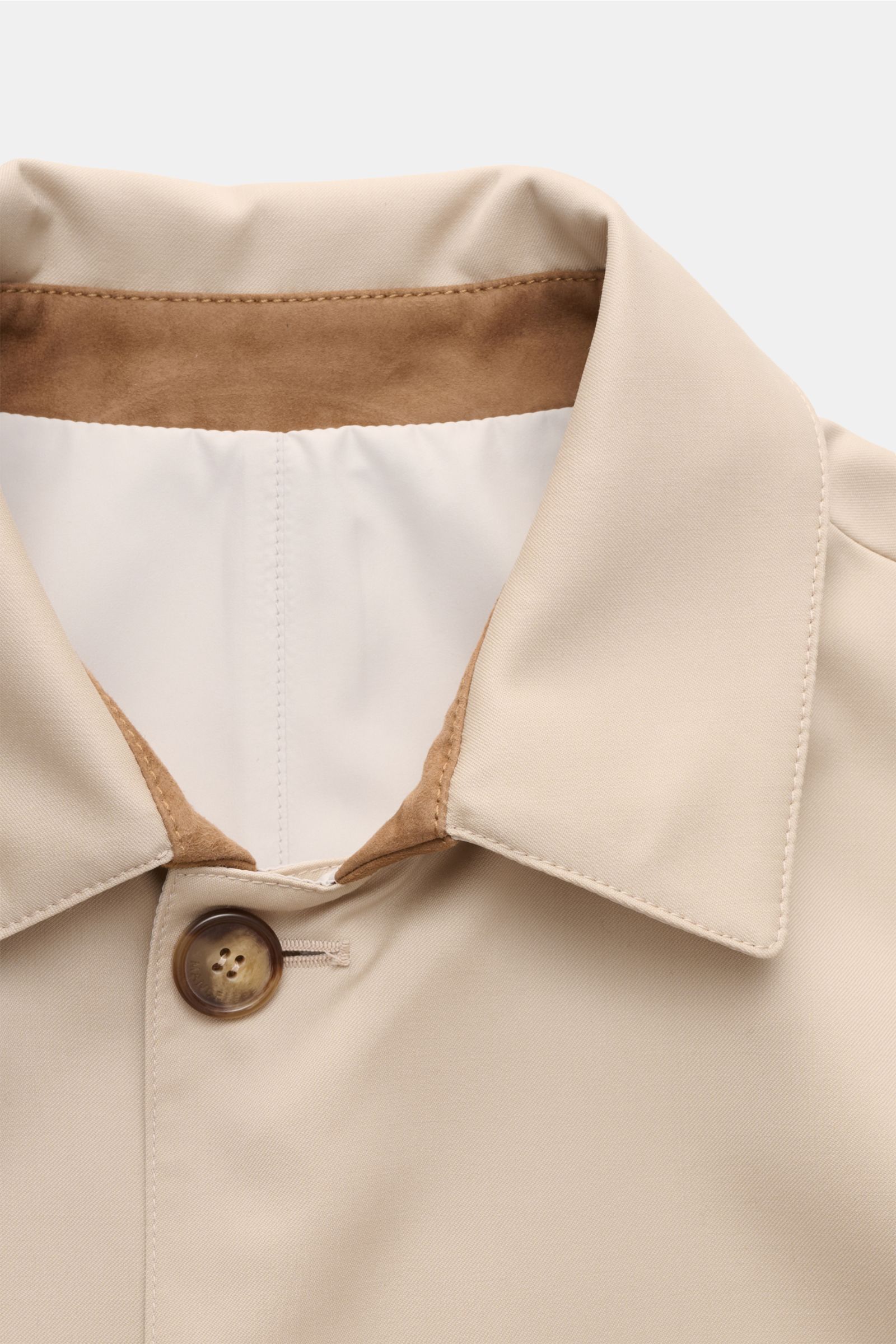 Nahaufnahme des Kragens vom Mandelli Wende-Kurzmantel sand, weicher Griff, Umlegekragen, hochwertige Wollqualität, Wendefunktion.