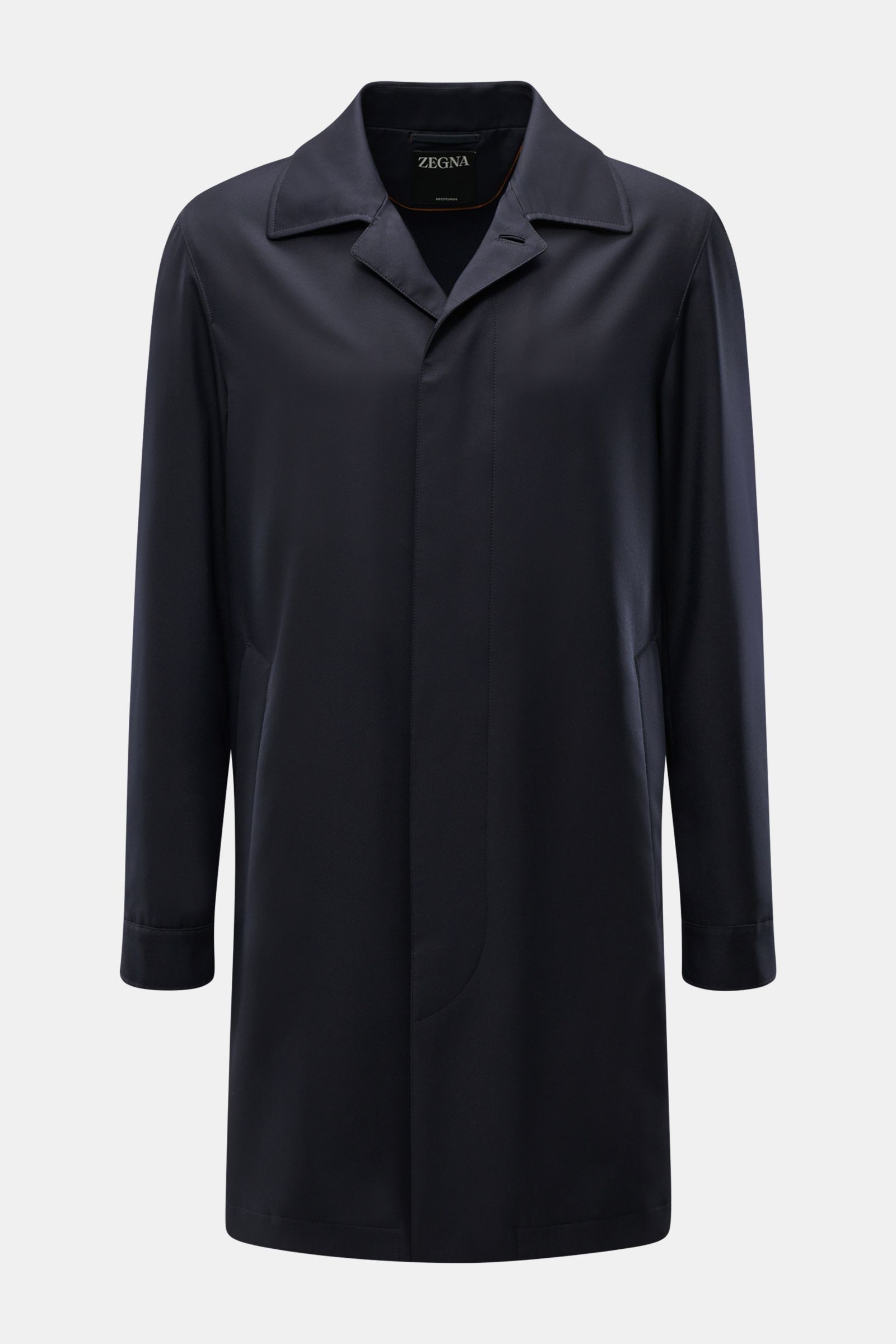 Zegna Mantel 'Motorino' dark navy, frontale Nahaufnahme, Regular Fit, Microfaser, Umlegekragen, verdeckte Knopfleiste, atmungsaktiv, wasserabweisend.