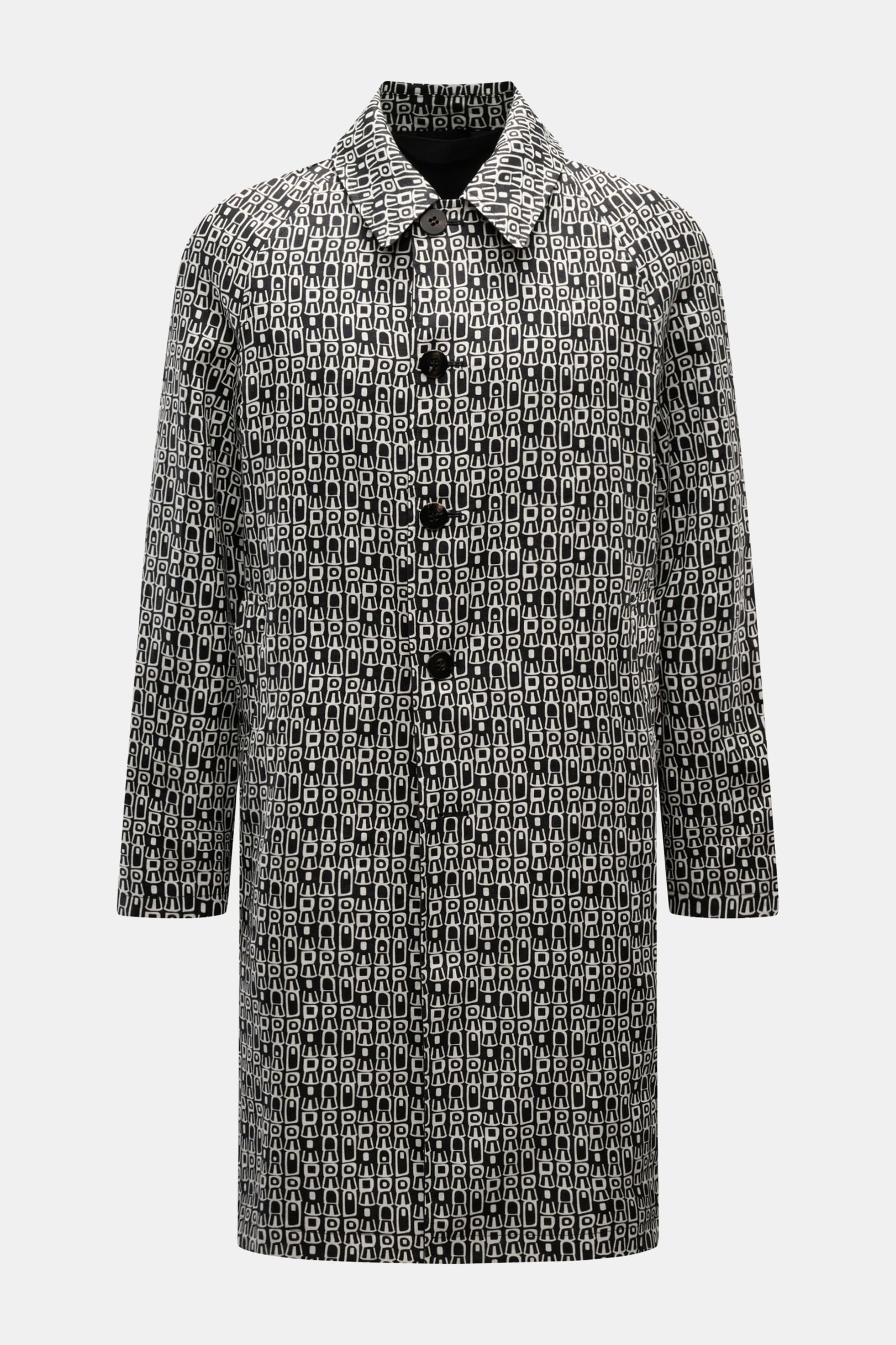 04651/ A trip in a bag Wende-Mantel 'Abstract' schwarz/offwhite, Slim Fit, glatter Griff, Raglanärmel, fünf Knöpfe, Umlegekragen, schräge Taschen, frontale Ansicht.