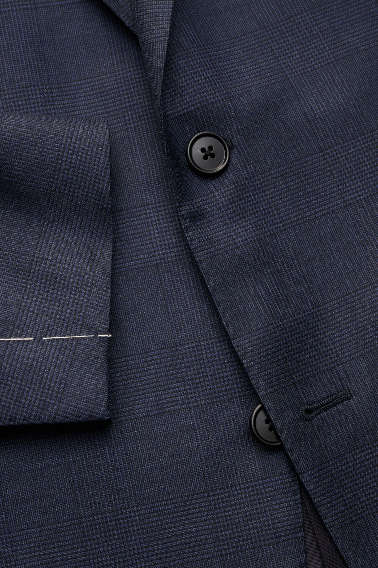 Close-up front view of the Belvest Anzug graublau meliert/schwarz kariert showcasing the classic Glencheck pattern, soft pure wool fabric, slim fit, two-button jacket with notch lapels, and visible sleeve stitching.