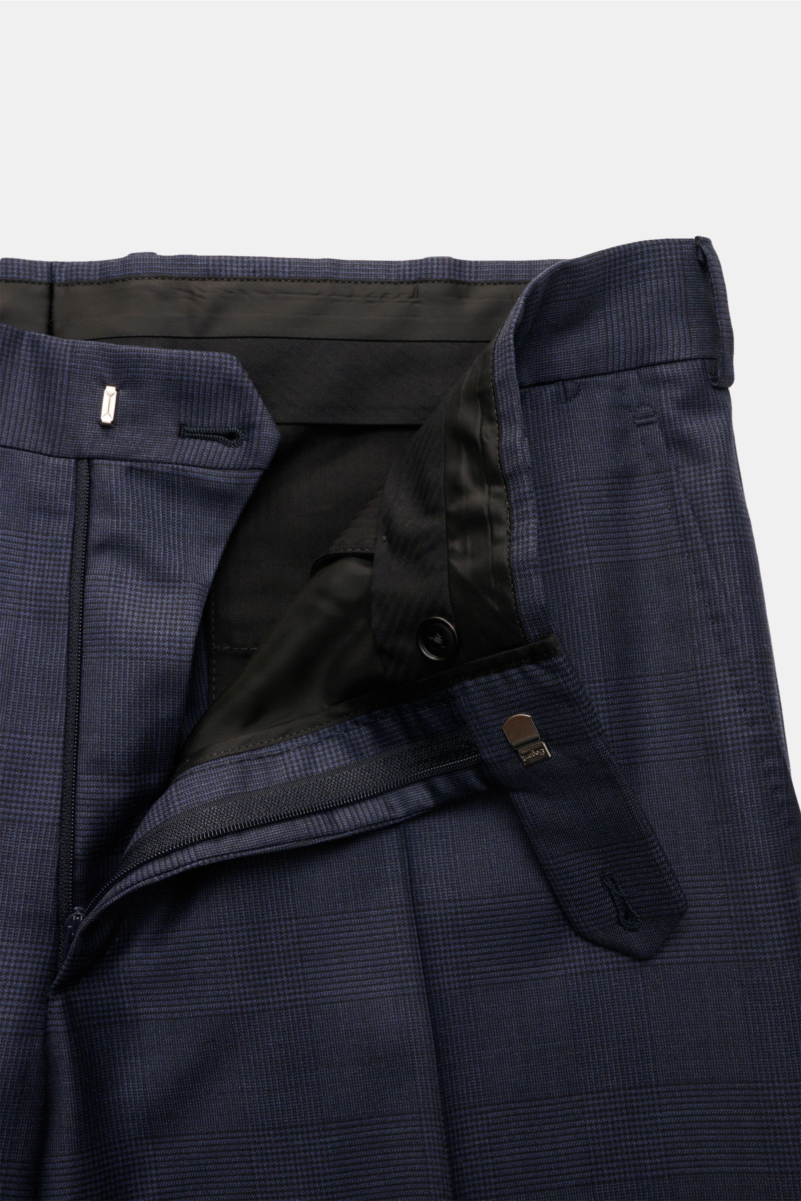 Close-up front view of Belvest Anzug graublau meliert/schwarz kariert trousers showcasing fine pure wool Glencheck fabric, slim fit, zipper, button, and pockets.